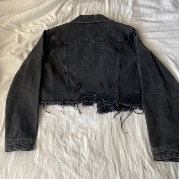 Black distressed cropped denim jacket - Picture 3 of 5